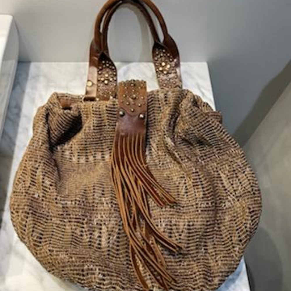 Shoulder tote